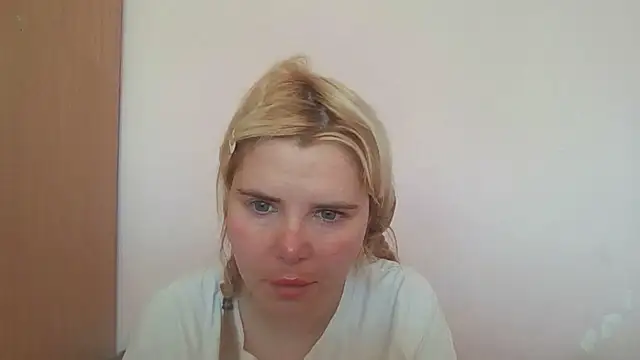 Snapshot of HornyElena chatting on July 2026 08:20:02 AM HornyElena online show from July 2026 08:20:02 AM