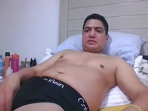 Snapshot of yayo_33 chatting on November 2025 04:12:02 AM yayo 33 online show from November 2025 04:12:02 AM