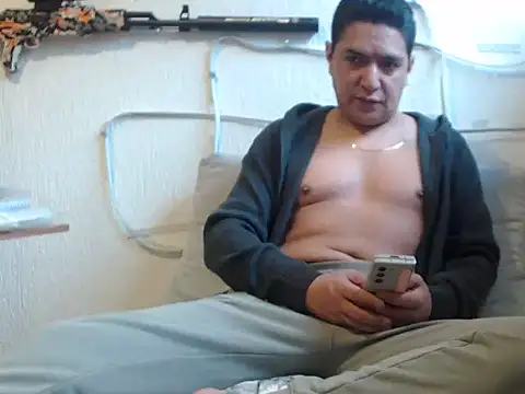 Snapshot of yayo_33 chatting on December 2025 08:13:01 PM yayo 33 online show from December 2025 08:13:01 PM