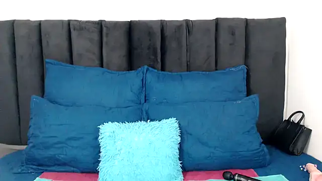 Miss-Berries online show from April 2026 10:04:01 PM