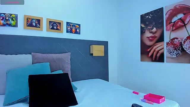 Andhrea Vale online show from April 2026 01:01:02 PM