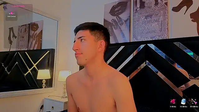 Un Sluttyy online show from March 2026 11:43:02 AM