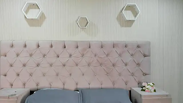 ZarinaWynne online show from June 2026 12:58:02 PM