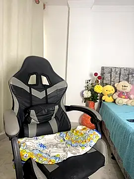  emiily pink online show from November 2025 01:00:01 PM