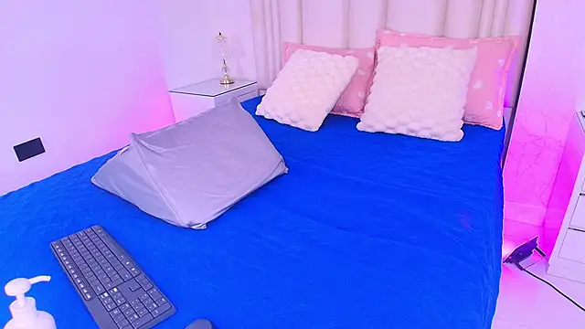 alanarose18 online show from April 2026 07:17:02 PM