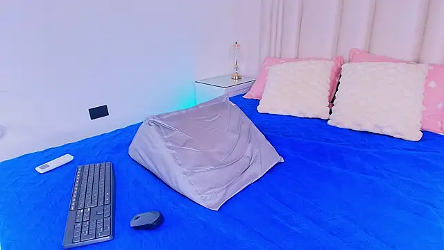 alanarose18 online show from April 2026 07:18:01 PM