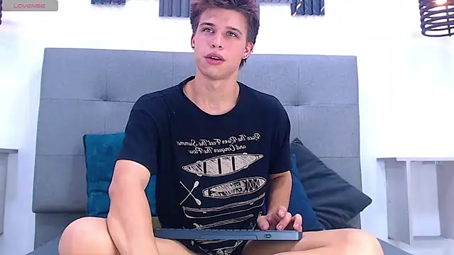 Liam York  online show from March 2026 07:24:02 PM