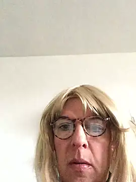 simone xdressing online show from February 2026 08:35:01 AM