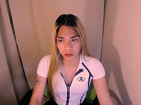 velvetviper06 online show from April 2026 03:29:01 AM