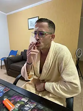 Lucasjandre online show from June 2026 12:09:02 PM