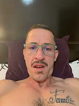 Lucasjandre online show from June 2026 08:19:01 PM