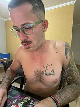 Lucasjandre online show from July 2026 04:39:33 PM