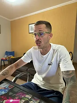 Lucasjandre online show from July 2026 10:47:02 AM