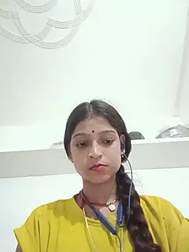 Mohnicute online show from July 2026 05:17:02 PM