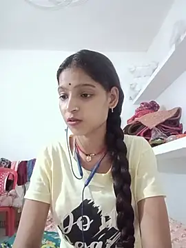Mohnicute online show from July 2026 06:02:02 PM