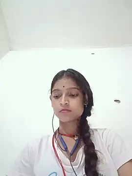 Mohnicute online show from July 2026 06:10:02 PM