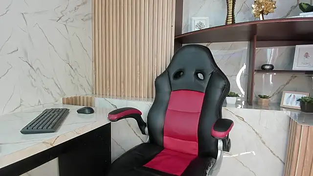 Lucy Vegas online show from March 2026 02:33:01 PM