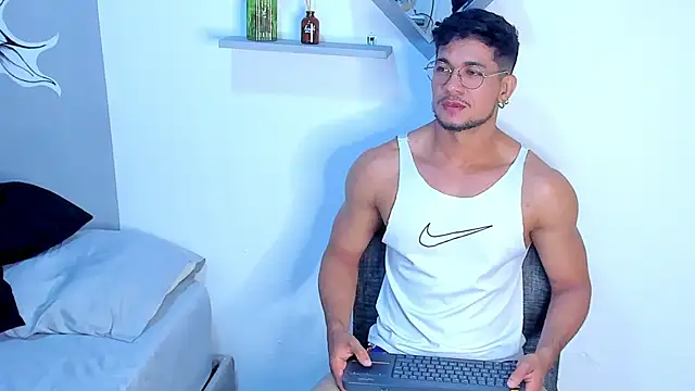 Nolan joness online show from June 2026 10:08:02 PM