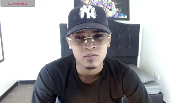 Isaacas  online show from November 2025 11:43:02 AM