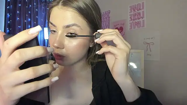 Aurora Glow21 online show from March 2026 12:32:02 PM