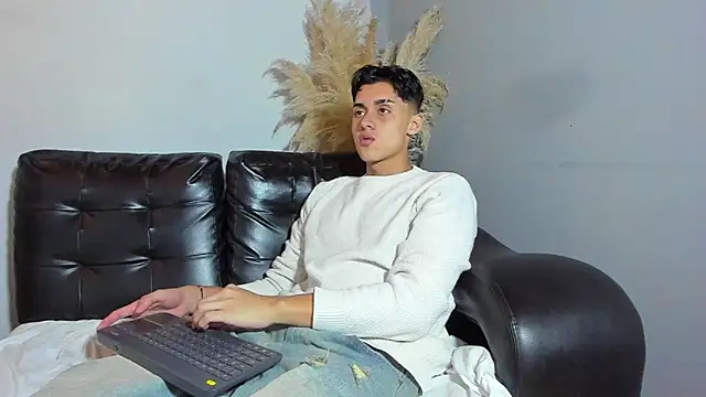 ZeusBrant online show from April 2026 01:04:02 PM