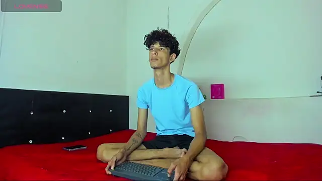 kaiborman00 online show from April 2026 03:02:01 AM