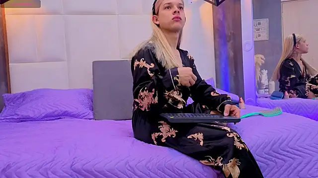 Valentino moretti online show from April 2026 01:34:02 PM