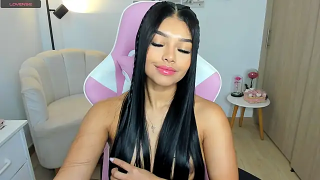 Snapshot of haileyflorez_ chatting on June 2026 02:05:01 PM haileyflorez online show from June 2026 02:05:01 PM