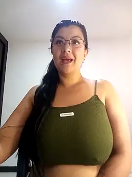 CelesteAlvarez1989 online show from April 2026 04:01:01 PM