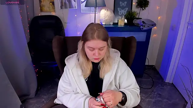 LouiseMous online show from February 2026 08:03:02 PM