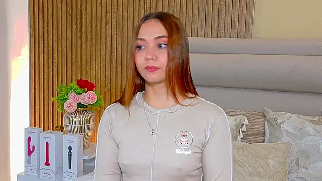 Snapshot of LondraBlush chatting on June 2026 12:39:01 PM LondraBlush online show from June 2026 12:39:01 PM