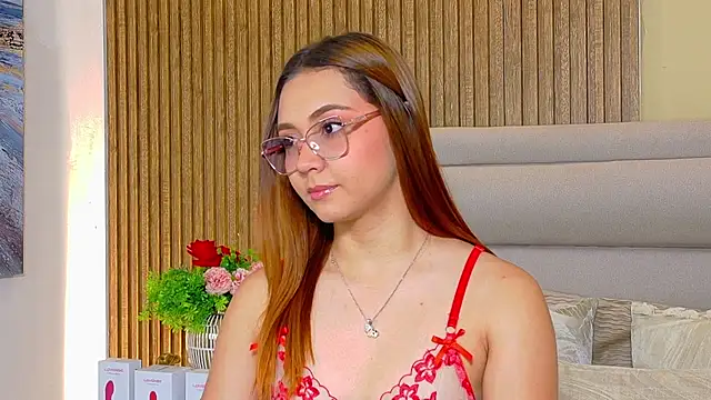 Snapshot of LondraBlush chatting on July 2026 12:45:02 PM LondraBlush online show from July 2026 12:45:02 PM