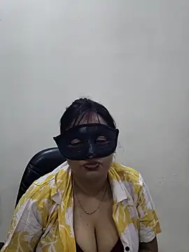 Cute-richa1 online show from February 2026 05:31:01 PM