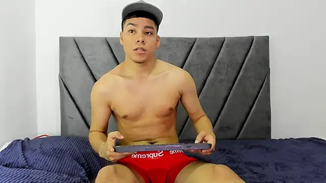 Lucastorrez01 online show from July 2026 10:38:02 PM
