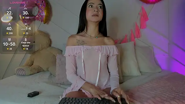 Snapshot of Sofi_vega77 chatting on June 2026 12:58:02 PM Sofi vega77 online show from June 2026 12:58:02 PM
