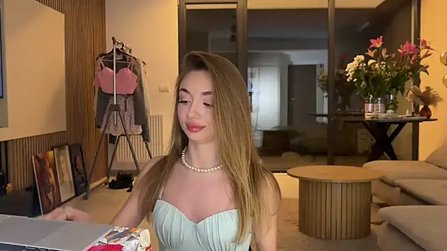 Jolienne online show from March 2026 08:26:02 PM