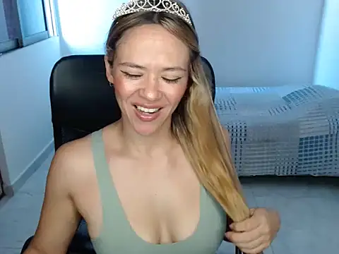 Annie Cervantez online show from April 2026 09:38:02 PM