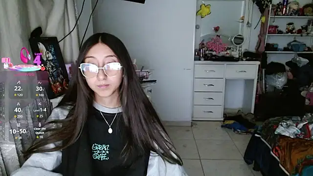 Snapshot of Nanylux chatting on December 2025 03:13:01 AM Nanylux online show from December 2025 03:13:01 AM