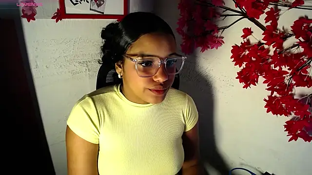 Snapshot of chleo_rosse chatting on July 2026 03:05:02 PM chleo rosse online show from July 2026 03:05:02 PM