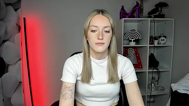 EvelynBlond online show from February 2026 01:29:02 PM