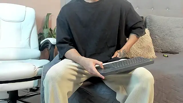 eren jeager online show from April 2026 01:19:01 AM