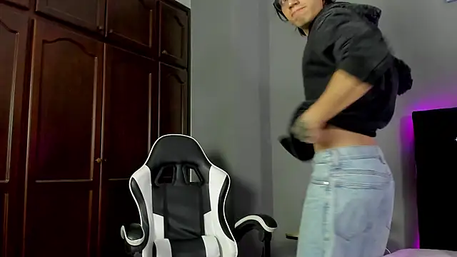 eren jeager online show from April 2026 01:52:02 AM