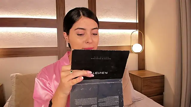 SarhaVega online show from April 2026 01:16:02 PM