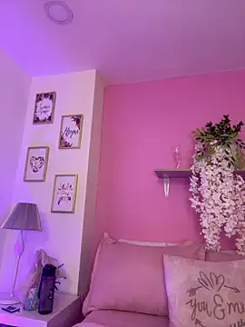 LauraRaider online show from June 2026 01:44:02 AM