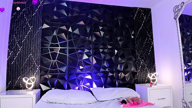 BritneyCortz  online show from April 2026 09:39:33 PM