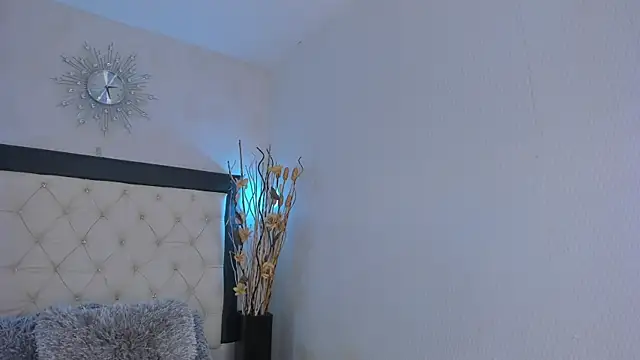 IsisBrown  online show from July 2026 02:41:02 PM