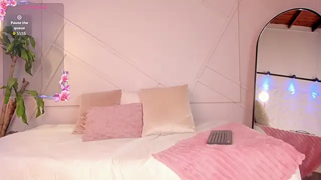 AmaraStorm online show from April 2026 07:19:01 PM