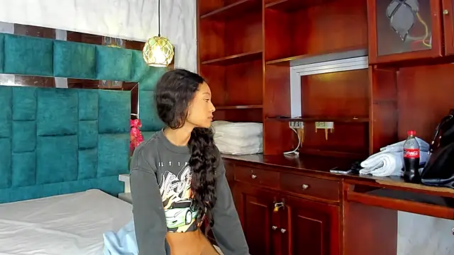  bonnyandclyde online show from April 2026 12:38:02 PM