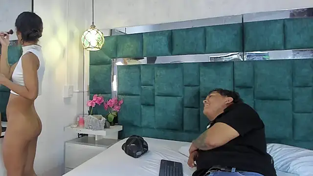  bonnyandclyde online show from April 2026 01:27:02 PM