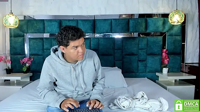  bonnyandclyde online show from April 2026 01:43:02 PM